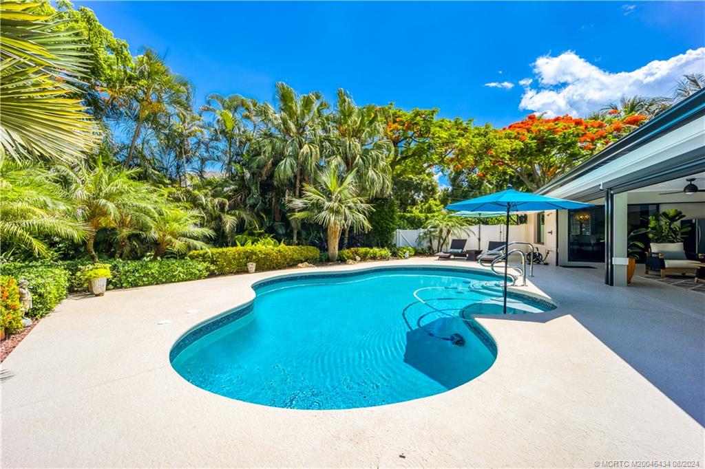 121 Hillcrest Drive