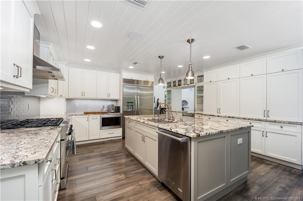 121 Hillcrest Drive