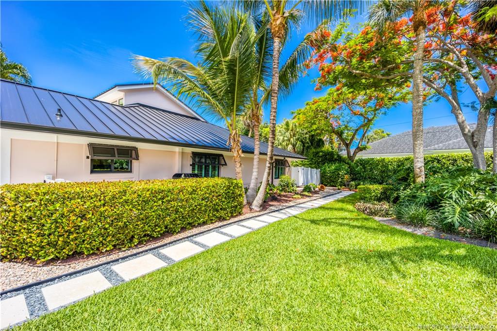 121 Hillcrest Drive