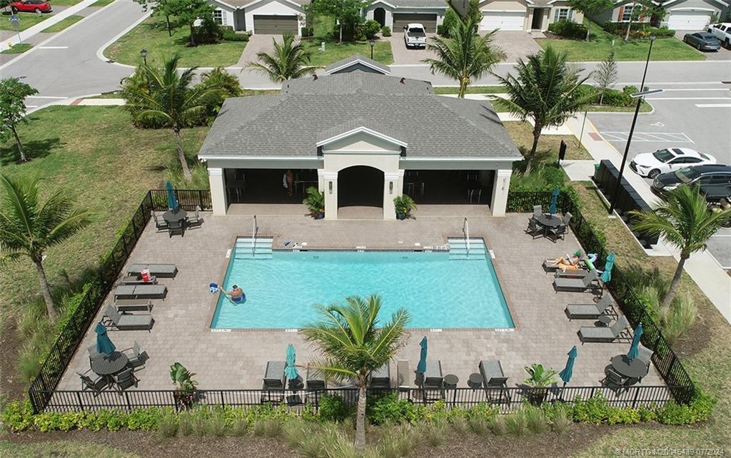 1514 NE White Pine Terrace