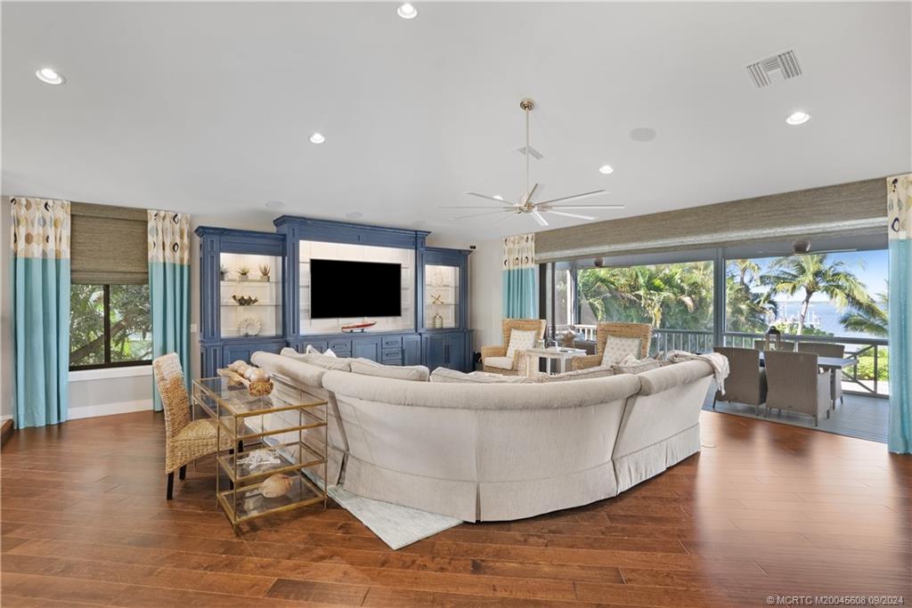 12 N Sewalls Point Road