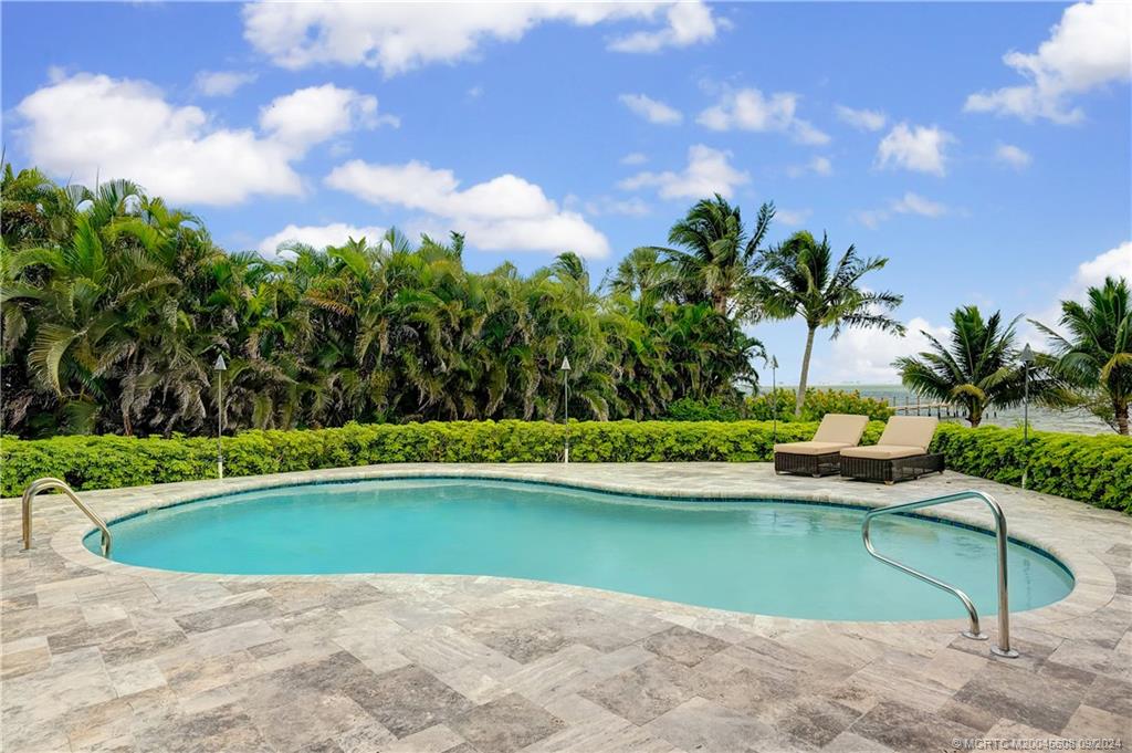 12 N Sewalls Point Road