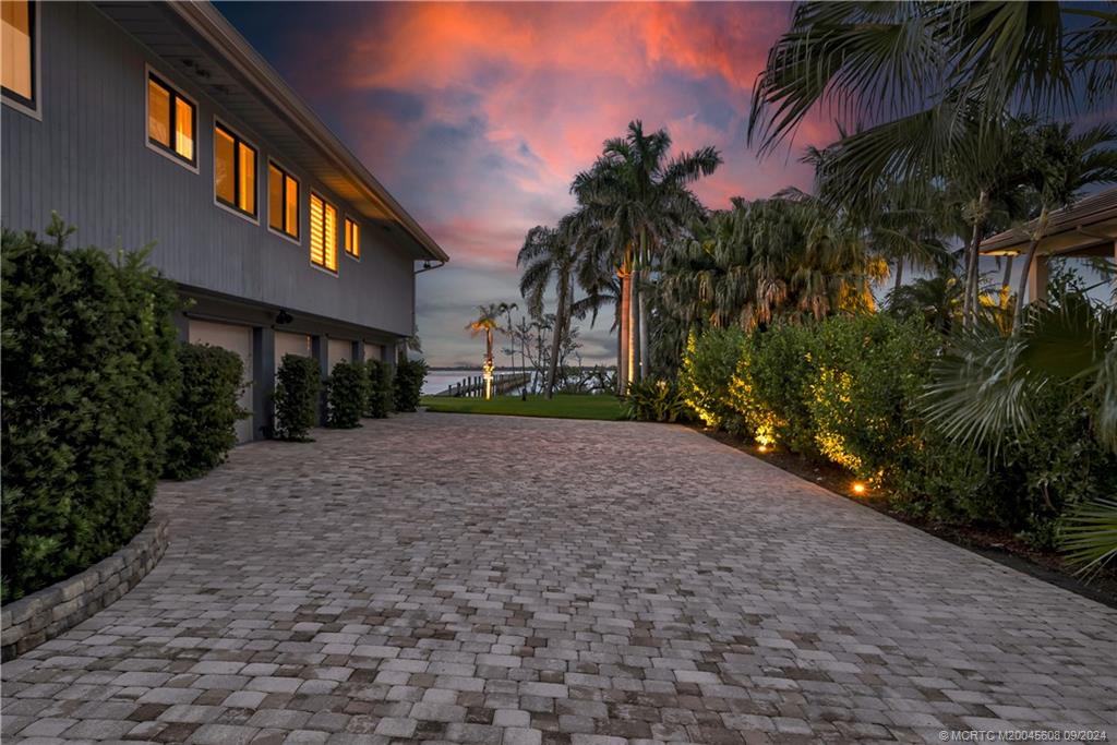 12 N Sewalls Point Road