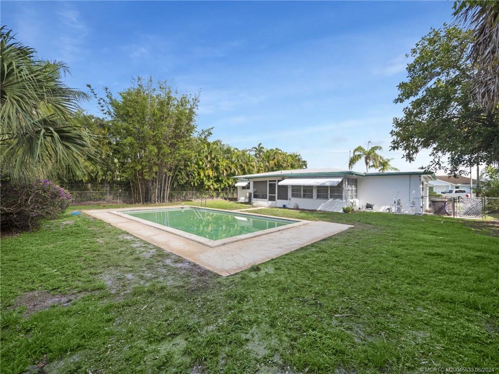 165 SW Cabana Point Circle