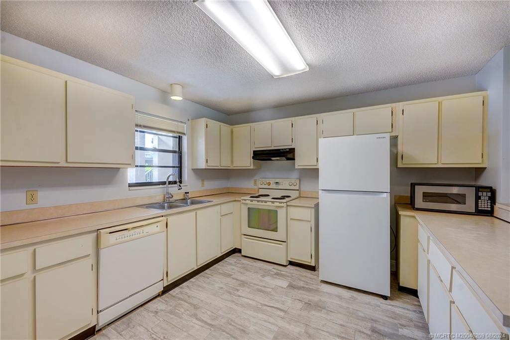 3061 SE Aster Lane 304