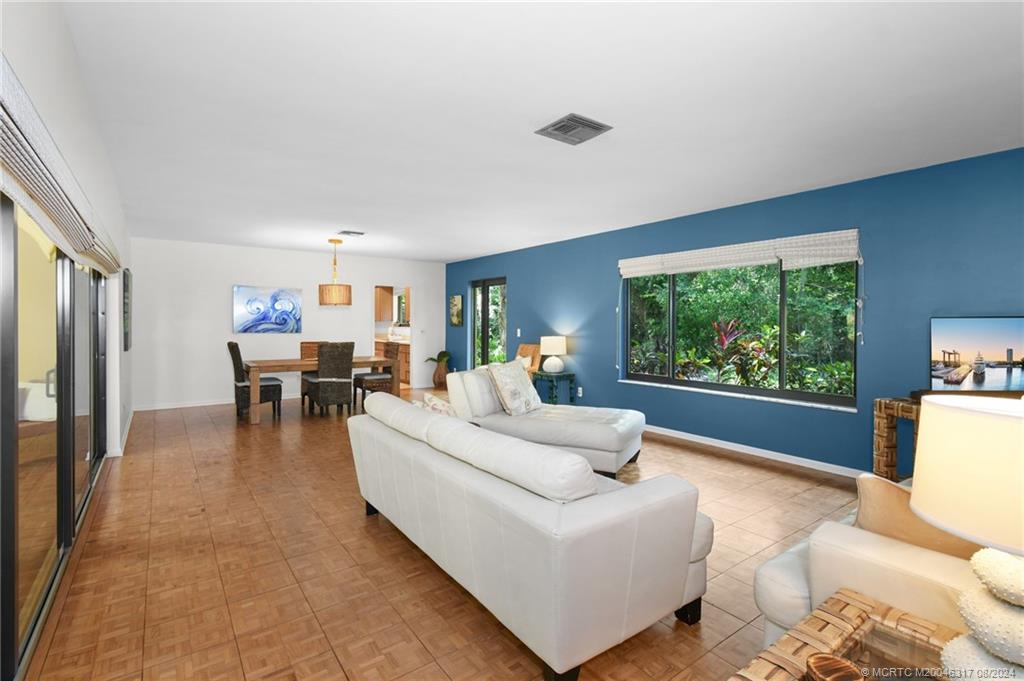 8 Miramar Road