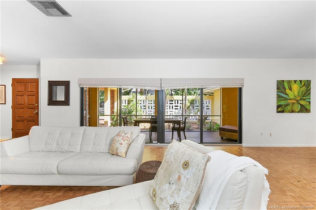 8 Miramar Road