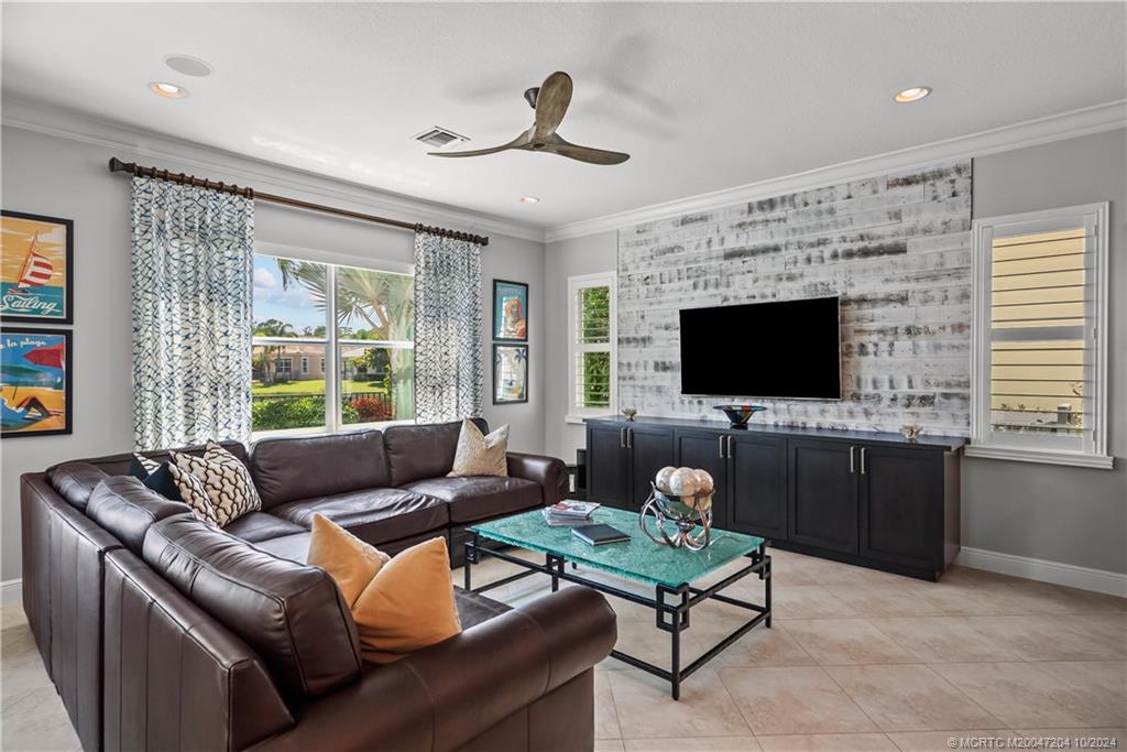 4925 Pacifico Ct