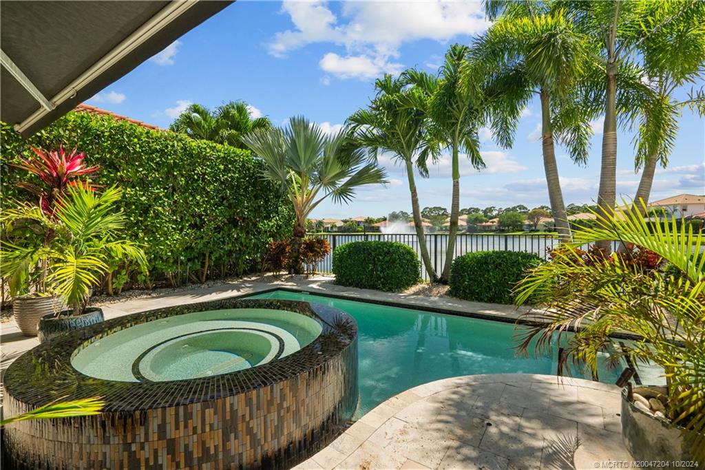 4925 Pacifico Ct