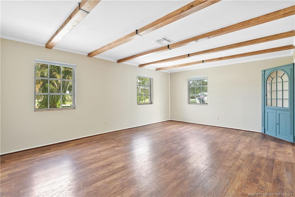 1620 NW River Trail