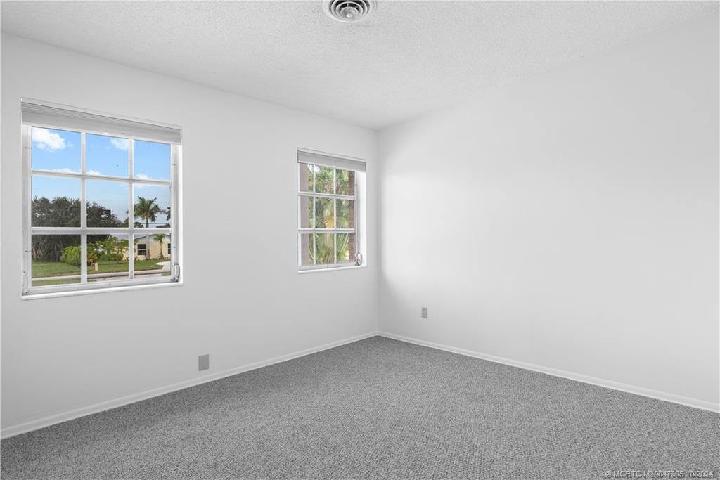 1620 NW River Trail