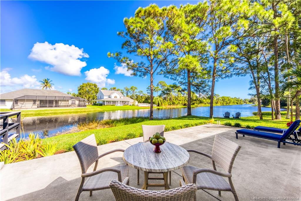 1127 SW Arrowhead Ct
