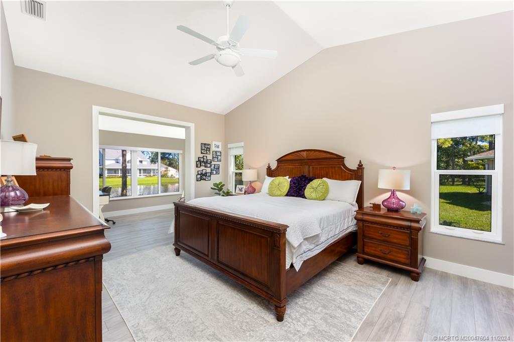 1127 SW Arrowhead Ct