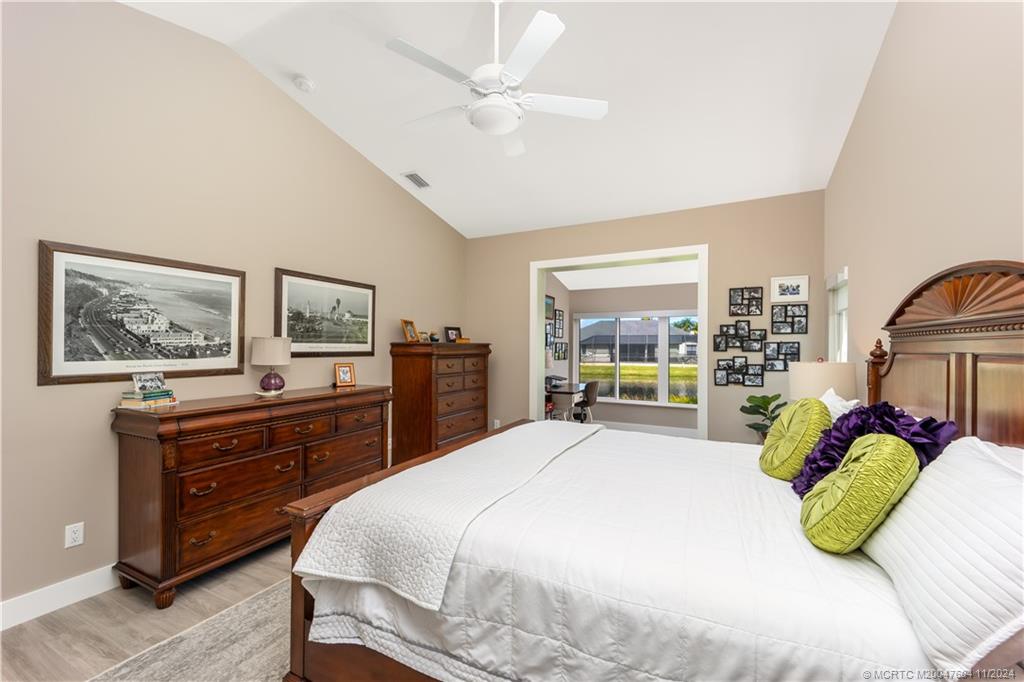 1127 SW Arrowhead Ct