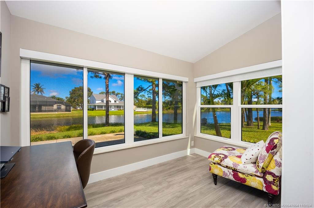 1127 SW Arrowhead Ct