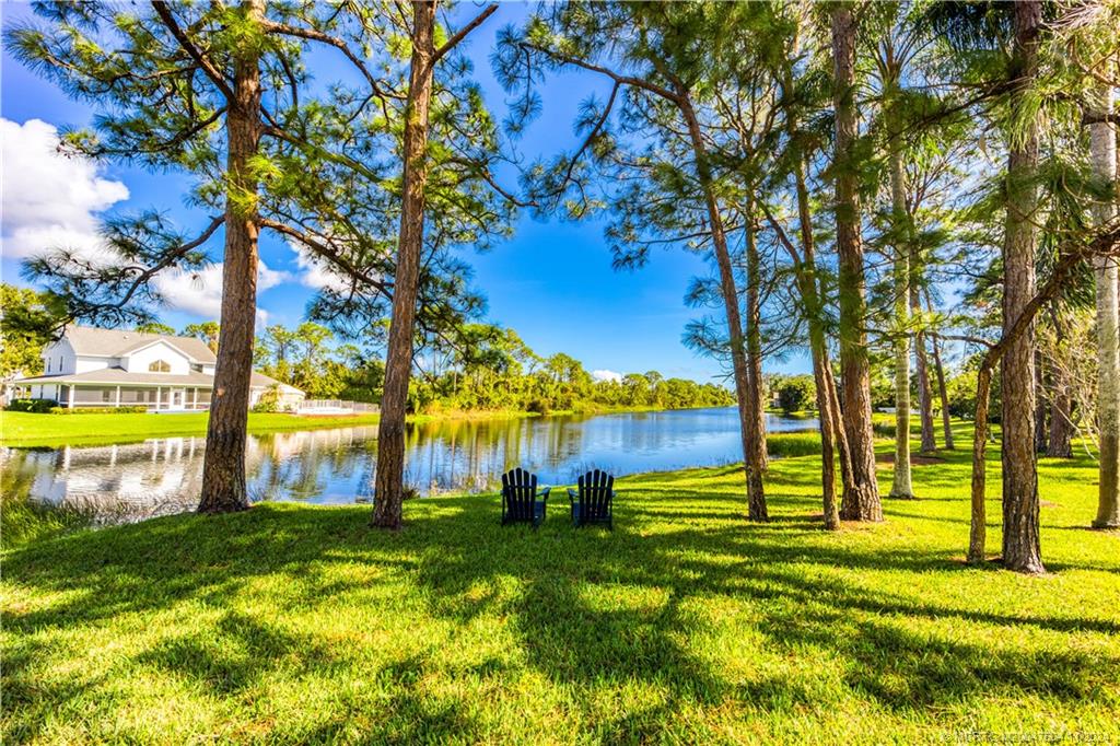 1127 SW Arrowhead Ct