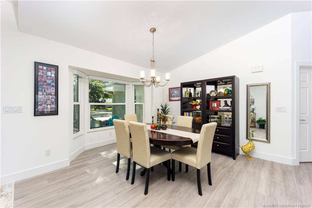 1127 SW Arrowhead Ct
