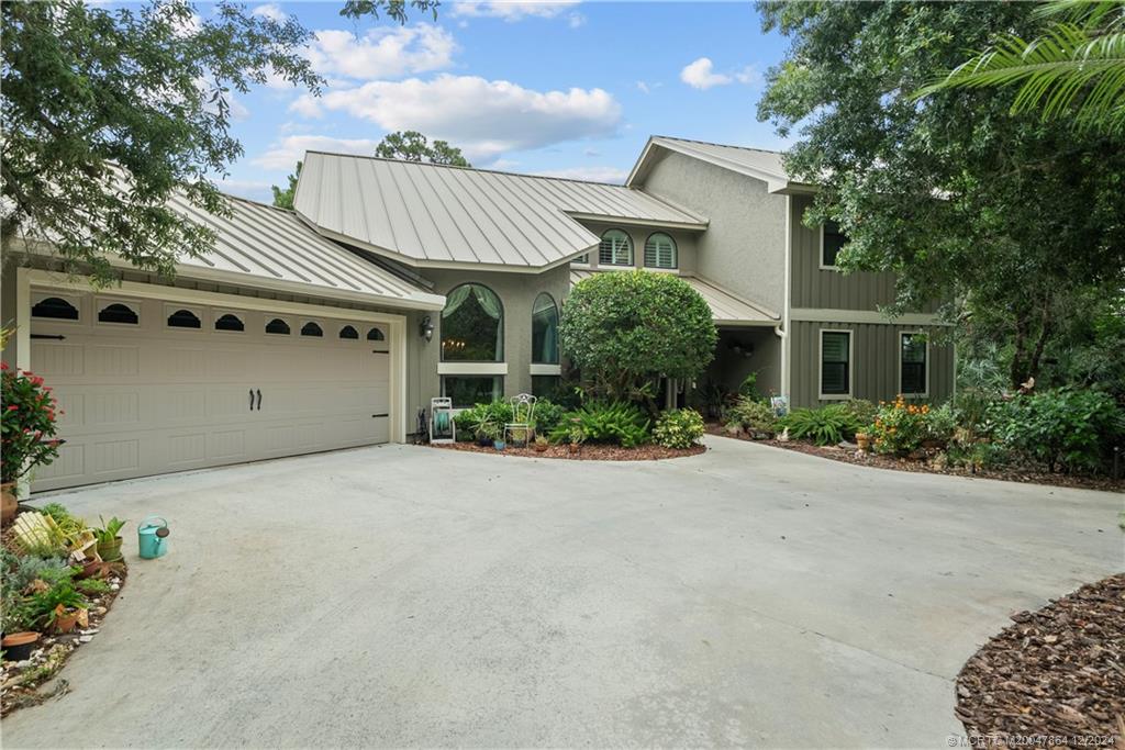 2002 SW Racquet Club Drive