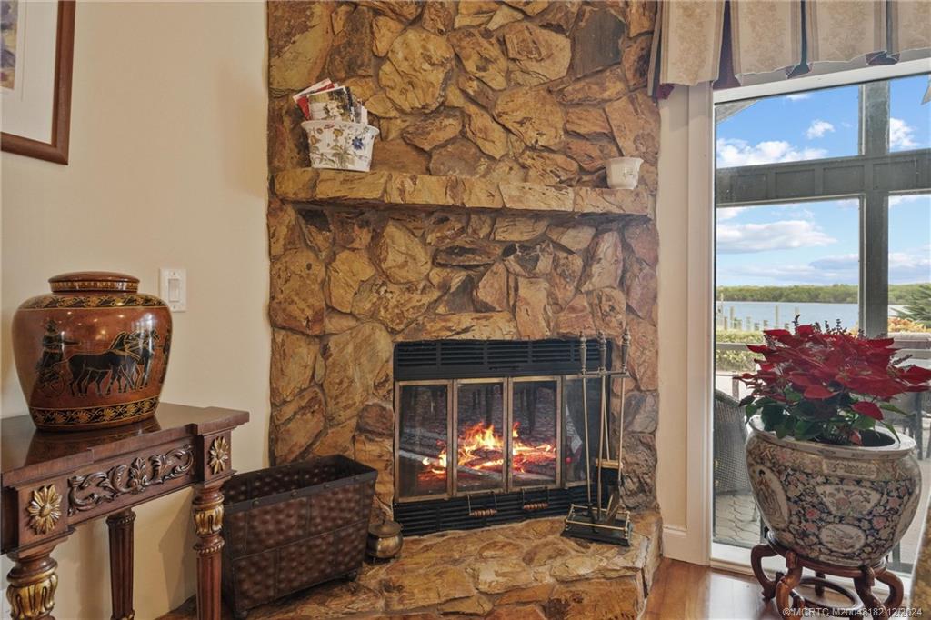 3990 NE Joes Point Road