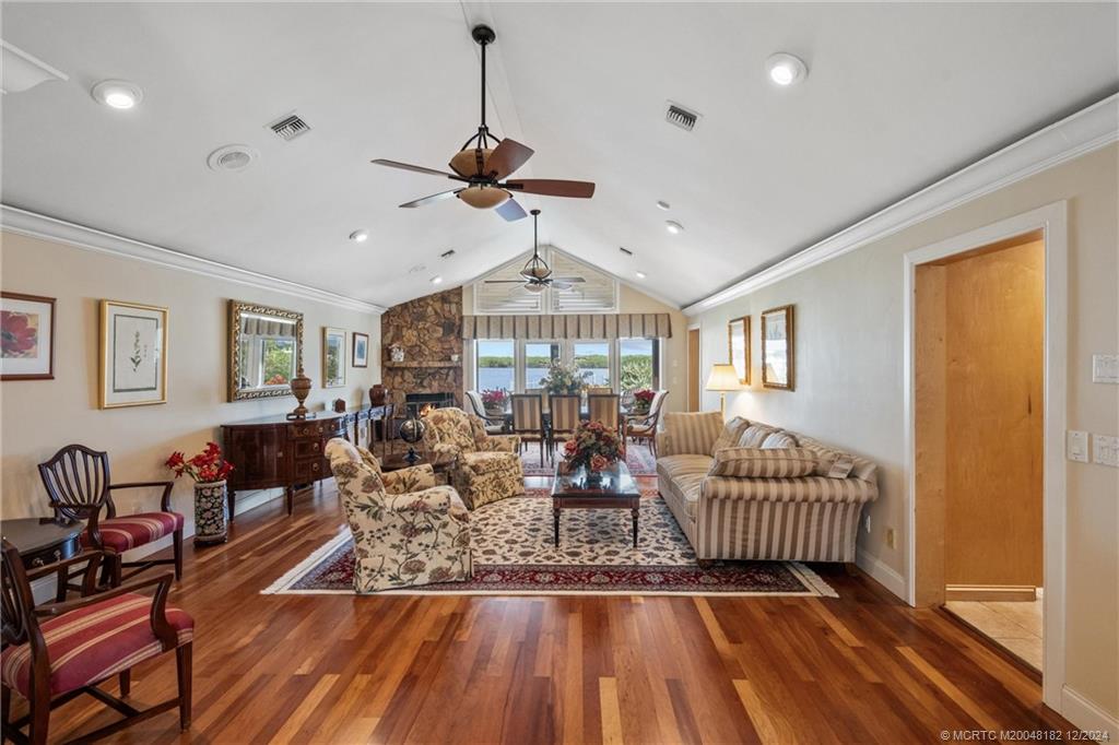 3990 NE Joes Point Road