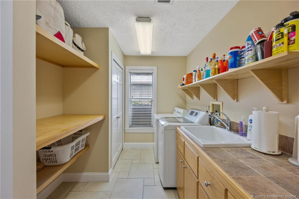 3990 NE Joes Point Road