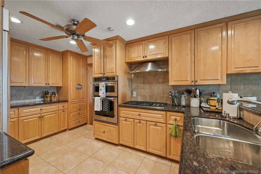 3990 NE Joes Point Road