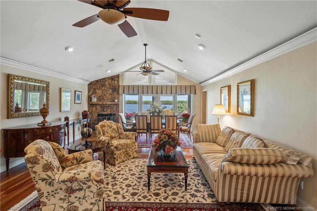 3990 NE Joes Point Road