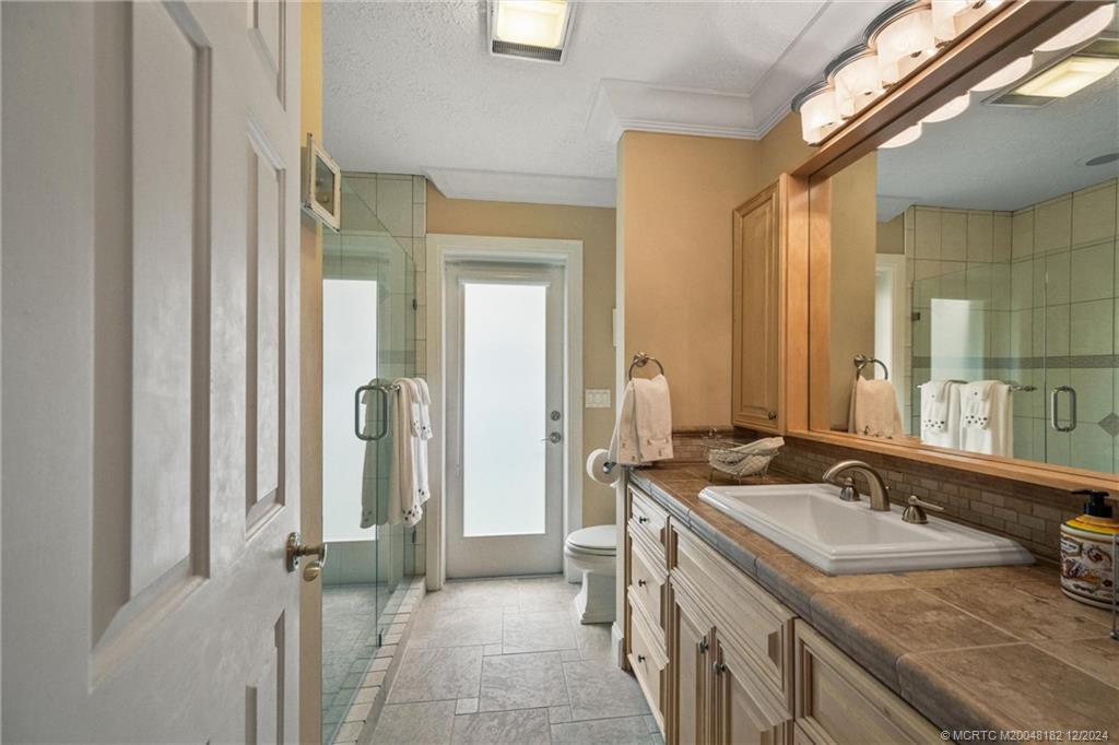 3990 NE Joes Point Road