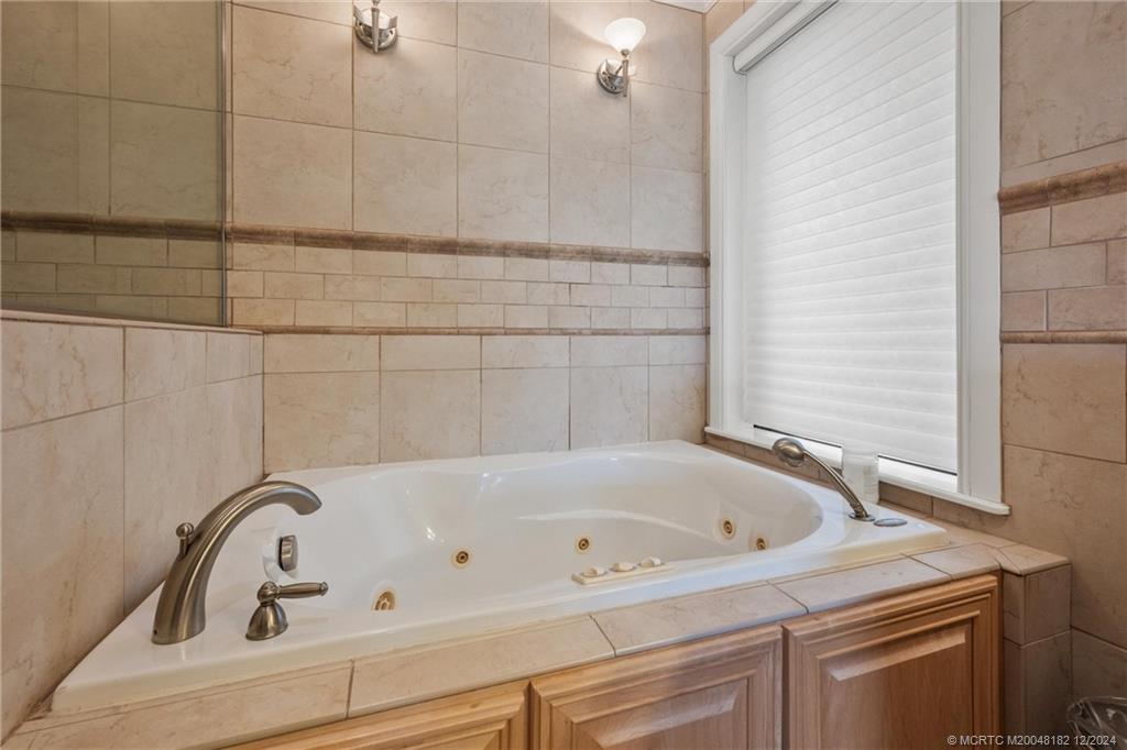 3990 NE Joes Point Road