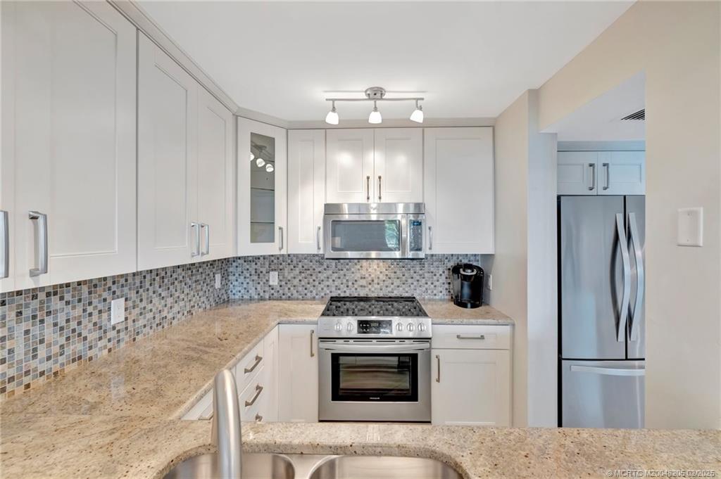 1357 NE Ocean Blvd 301