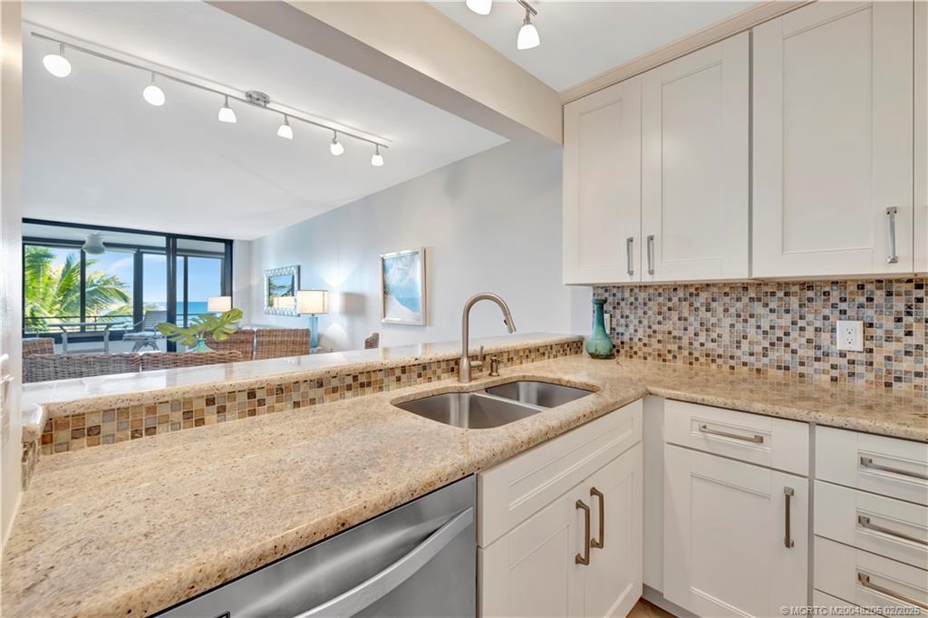 1357 NE Ocean Blvd 301