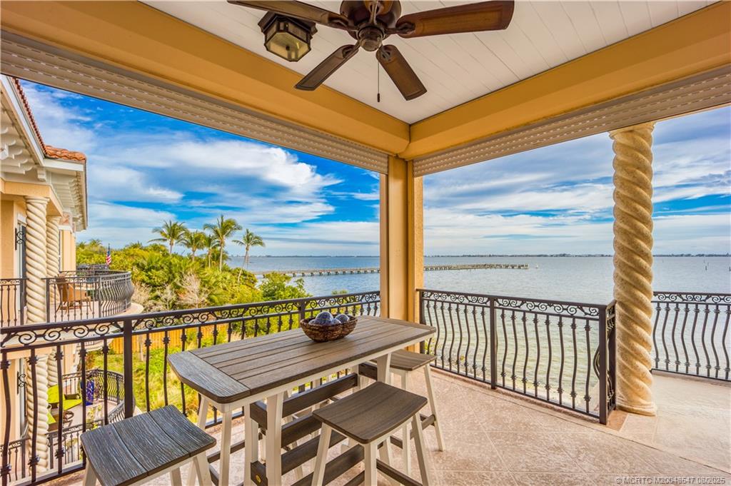 1529 NE Outrigger Landings Drive 304