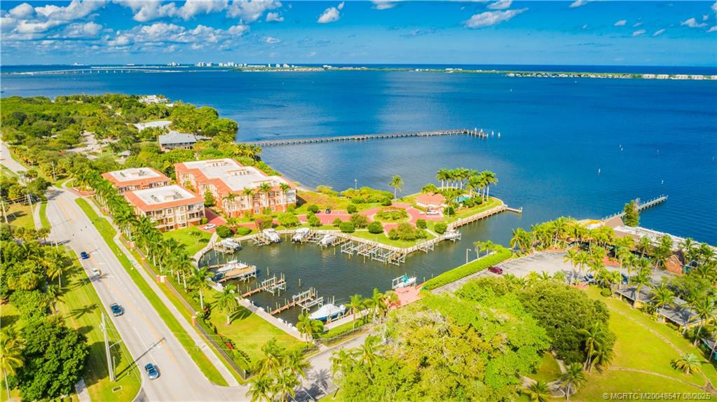 1529 NE Outrigger Landings Drive 304