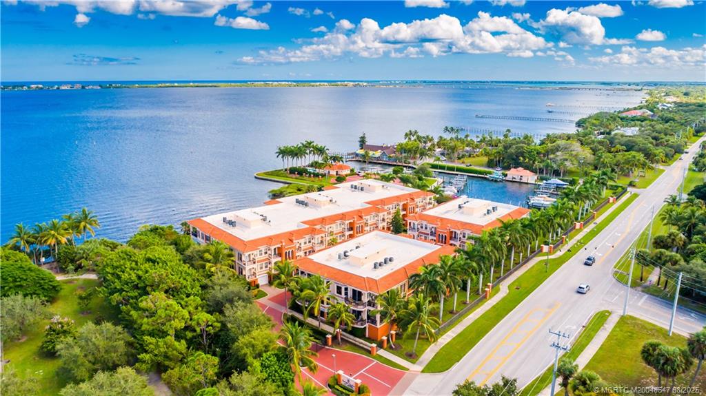 1529 NE Outrigger Landings Drive 304