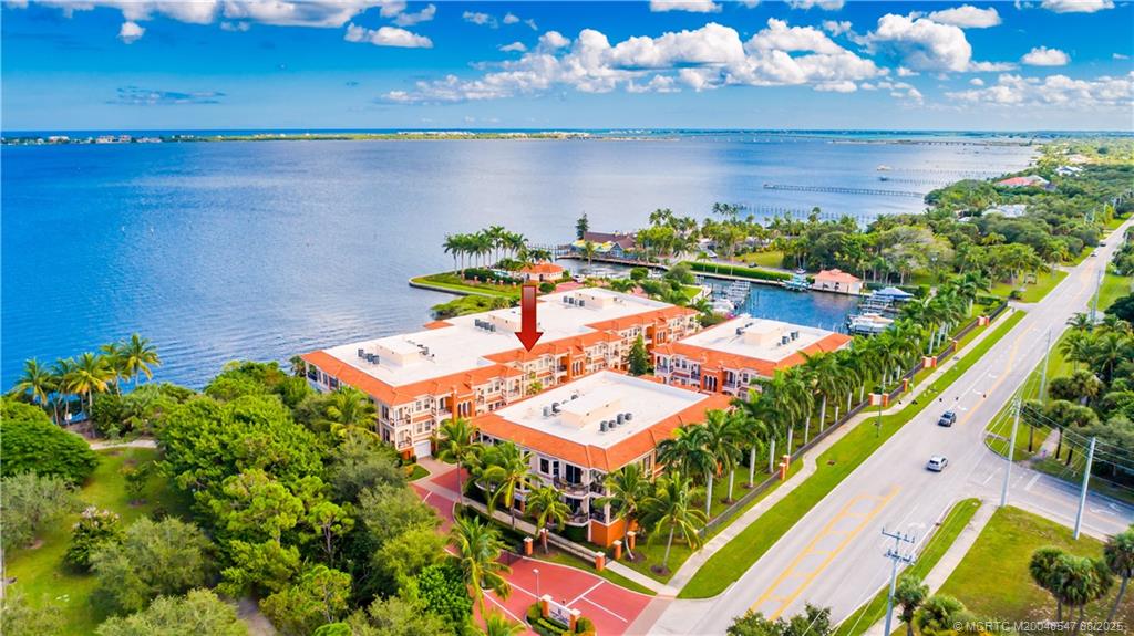 1529 NE Outrigger Landings Drive 304