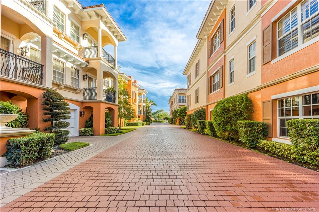 1529 NE Outrigger Landings Drive 304