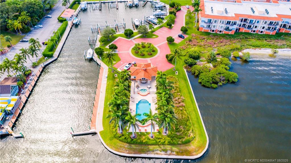 1529 NE Outrigger Landings Drive 304