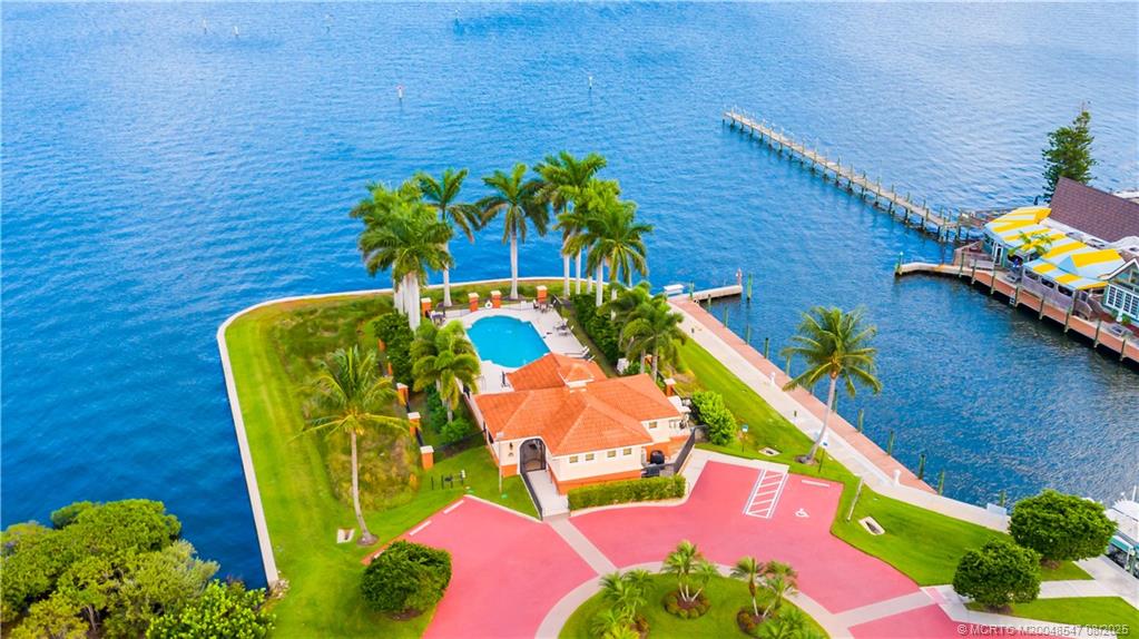 1529 NE Outrigger Landings Drive 304