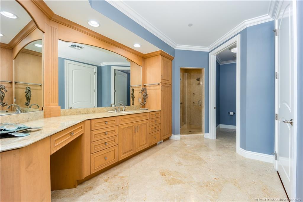 1529 NE Outrigger Landings Drive 304