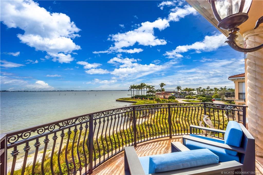 1529 NE Outrigger Landings Drive 304