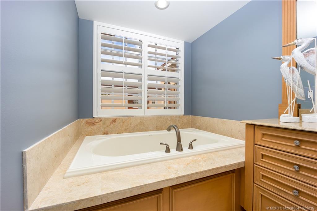 1529 NE Outrigger Landings Drive 304