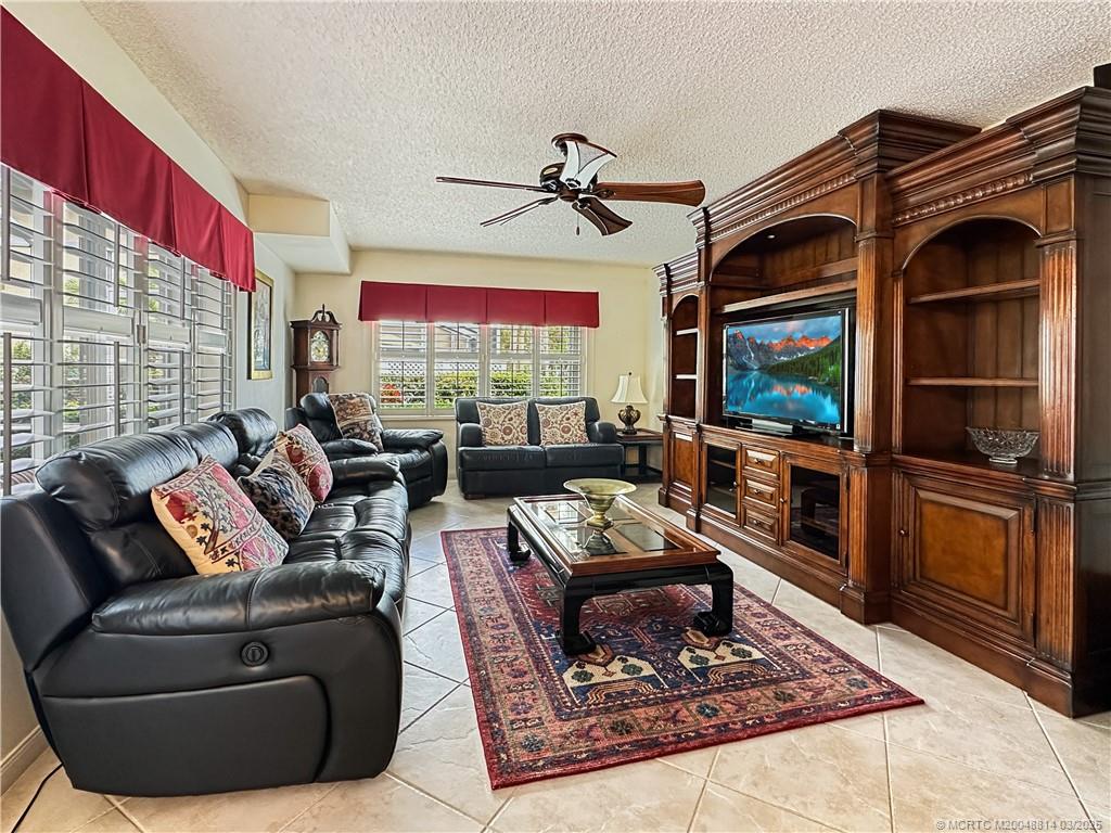 2873 SW Lakemont Place