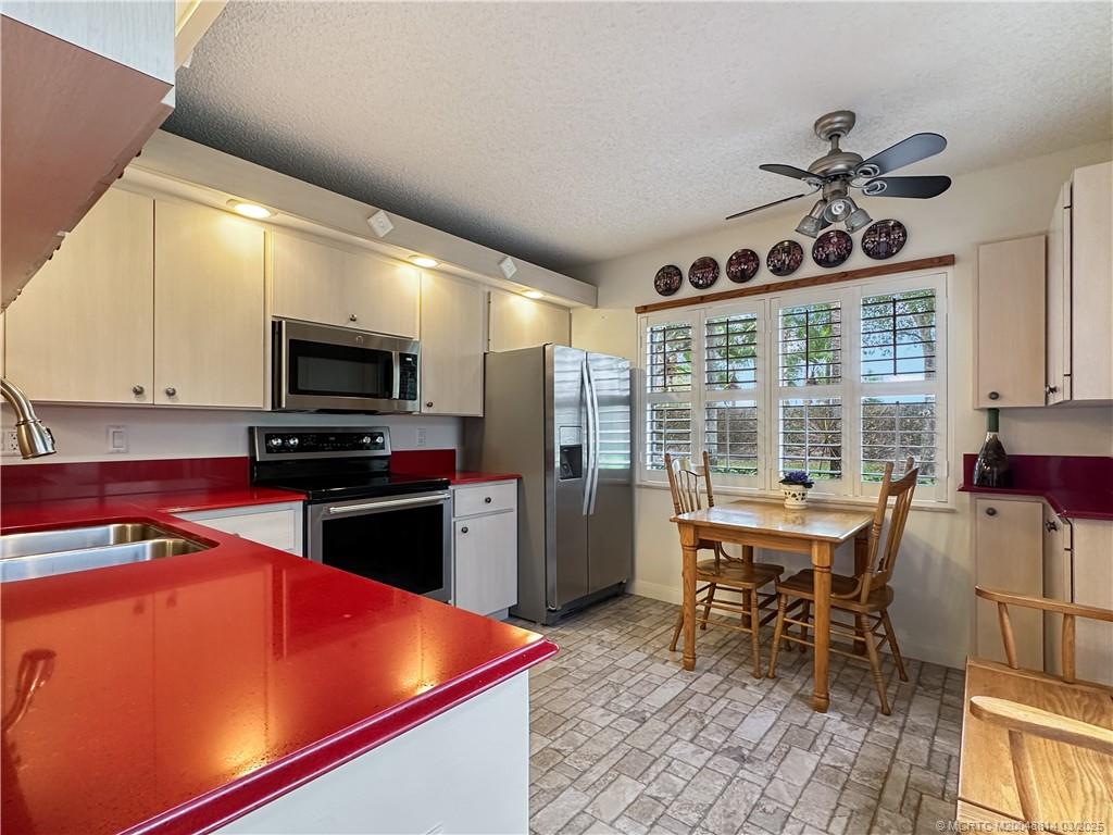 2873 SW Lakemont Place