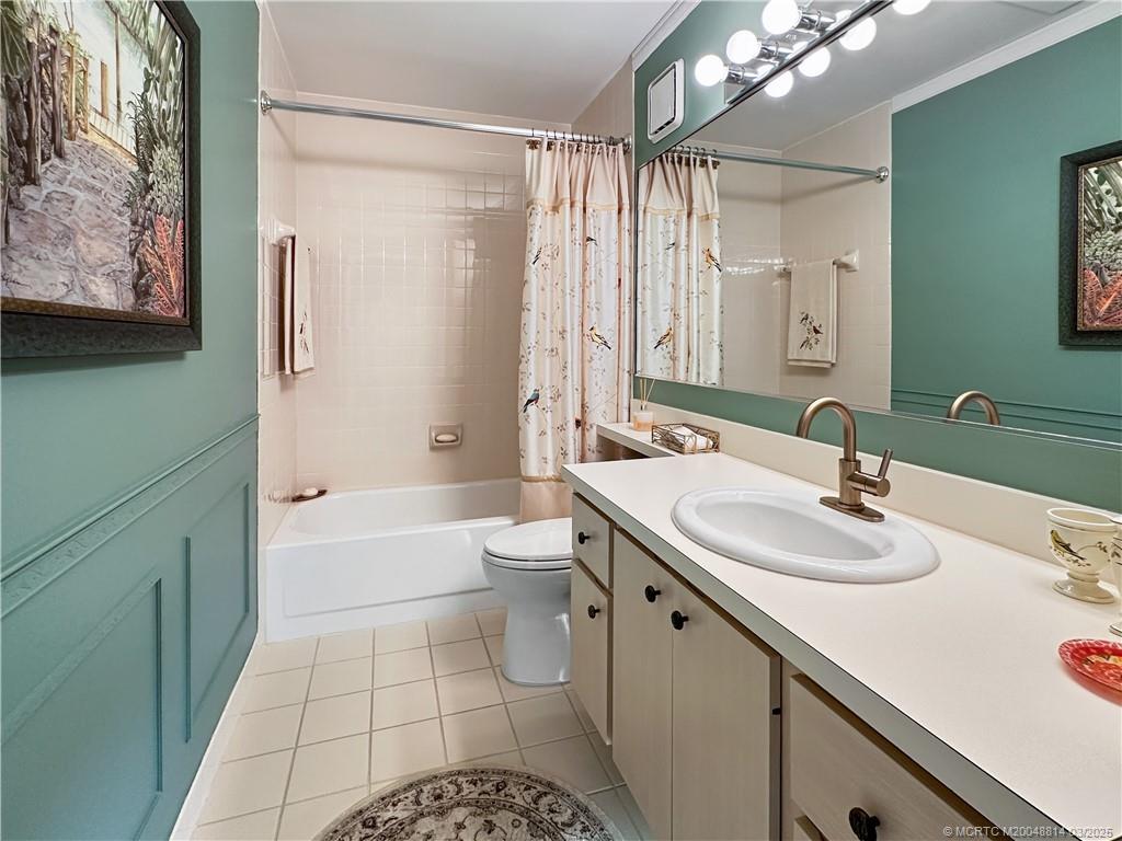 2873 SW Lakemont Place