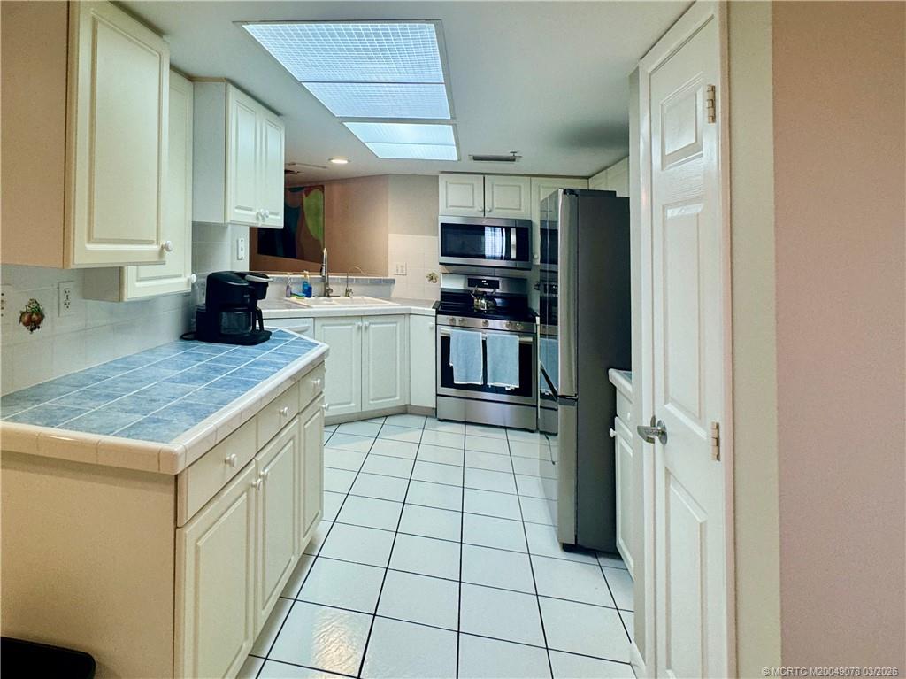 3880 N Highway A1a 403
