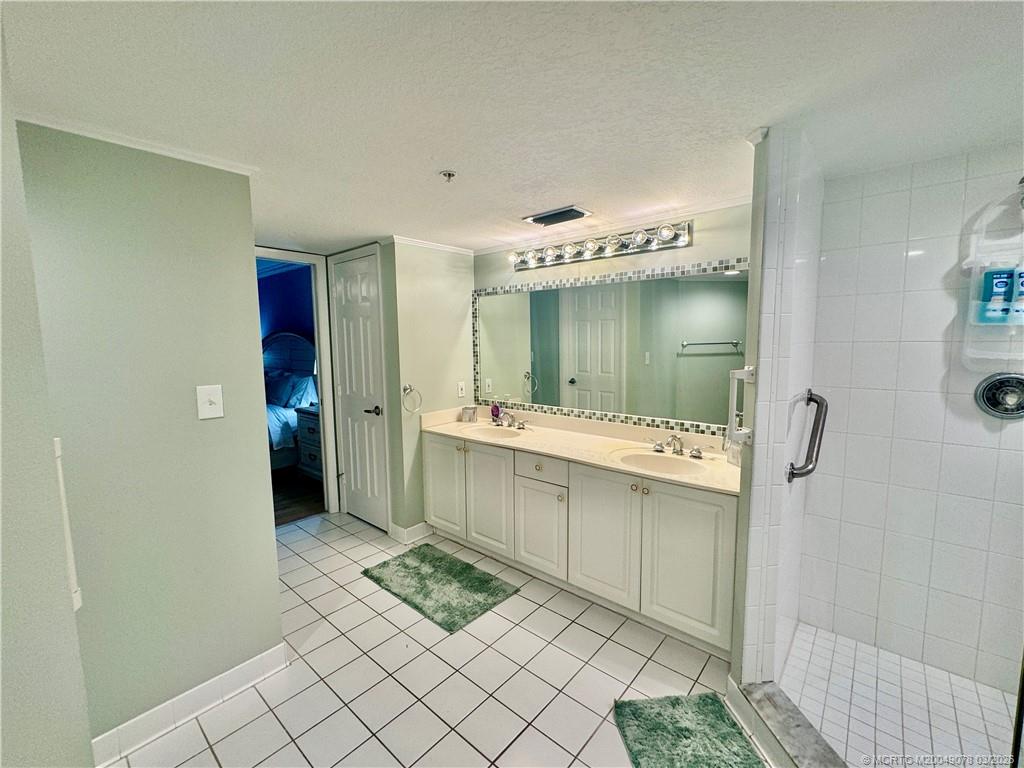 3880 N Highway A1a 403