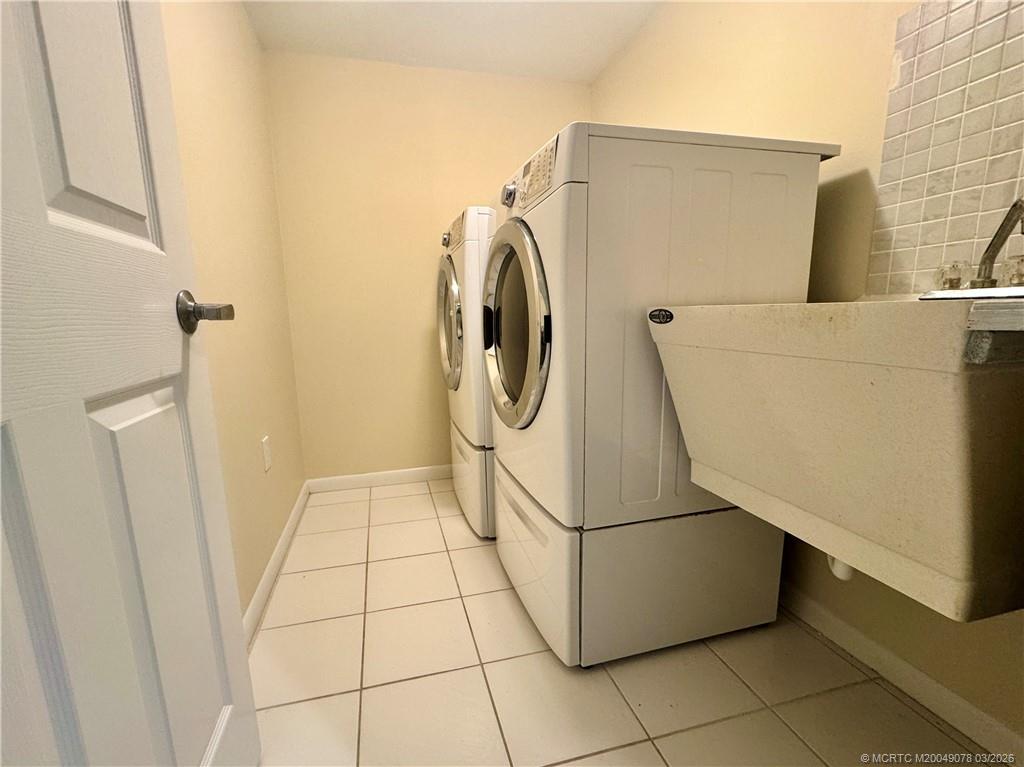 3880 N Highway A1a 403