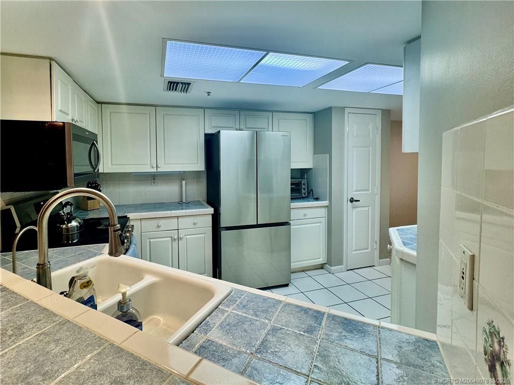 3880 N Highway A1a 403