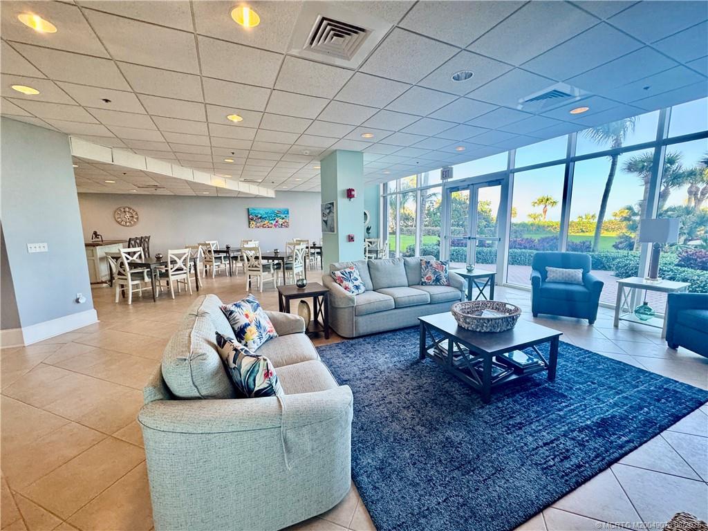 3880 N Highway A1a 403