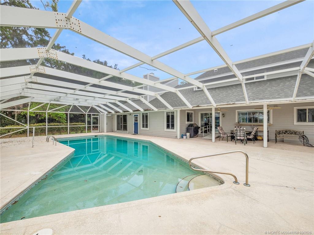 682 SW Falcon Street